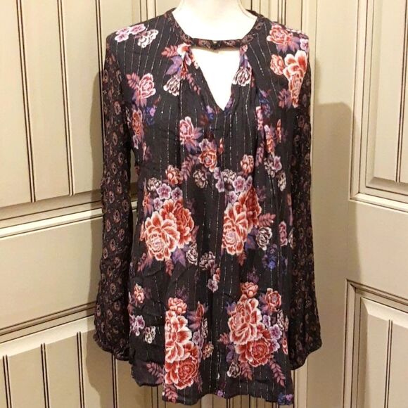 Gypsies & Moondust Tops - GYPSIES & Moondust Long Sleeve Floral Top Key Hole